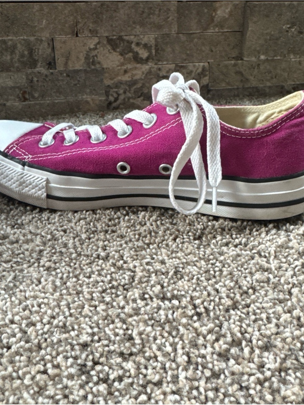 Converse Women’s 7 Magenta Low-Top Canvas Sneakers EUC Minimally Worn! - Picture 5 of 8